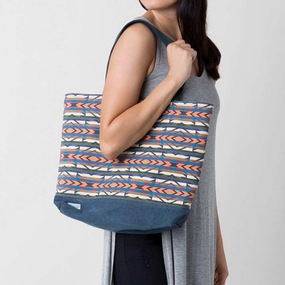 🎉3/$50🎉 TOMS Geometric Canvas Tote